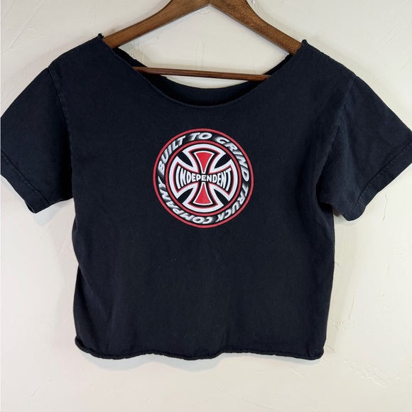 independent Tops - Vintage Independent Black Crop T-Shirt with Red & White Logo